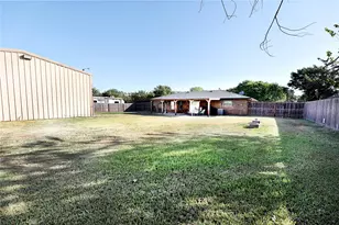 251 Alicia St, Bowie, TX 76230 - Photo 27