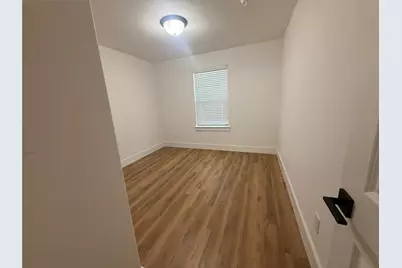 905 E 10th Street, Bonham, TX 75418 - Photo 11