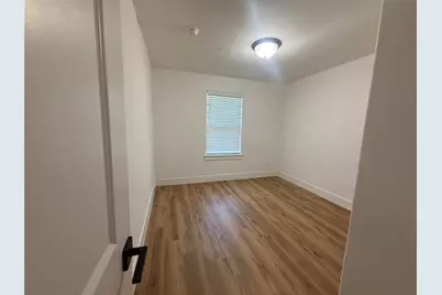 905 E 10th Street, Bonham, TX 75418 - Photo 9