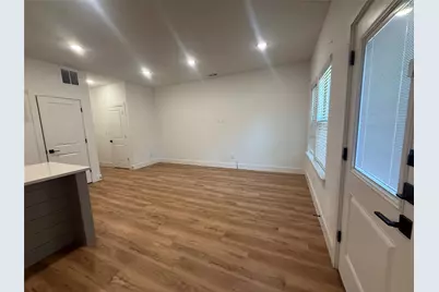 905 E 10th Street, Bonham, TX 75418 - Photo 5