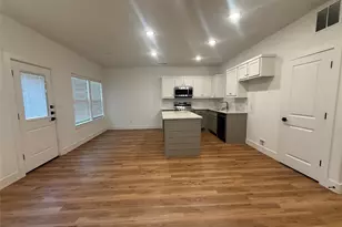 905 E 10th St, Bonham, TX 75418 - Photo 3