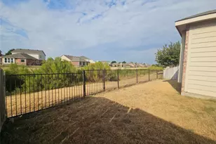 10945 Hawks Landing Rd, Fort Worth, TX 76052 - Photo 27