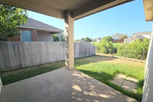 10945 Hawks Landing Rd, Fort Worth, TX 76052 - Photo 23