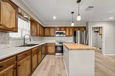 209 Bonham Drive, Hewitt, TX 76643 - Photo 3