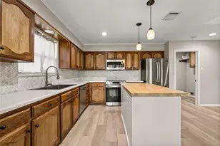209 Bonham Dr, Hewitt, TX 76643 - Photo 3