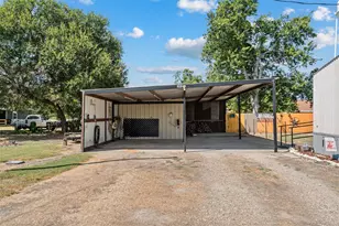 139 N 4th St, Axtell, TX 76624 - Photo 3