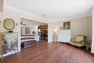 217 E Louella Dr, Hurst, TX 76054 - Photo 5