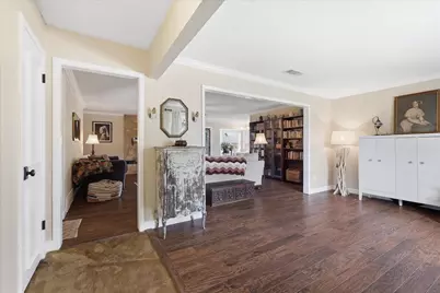 217 E Louella Drive, Hurst, TX 76054 - Photo 9