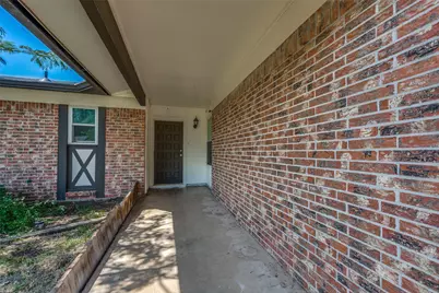 204 E Cunningham Avenue, Crowley, TX 76036 - Photo 3