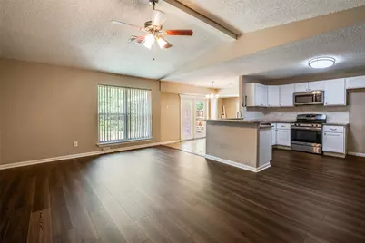 204 E Cunningham Avenue, Crowley, TX 76036 - Photo 5