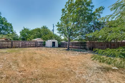 204 E Cunningham Avenue, Crowley, TX 76036 - Photo 23
