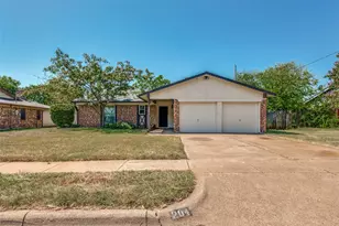 204 E Cunningham Ave, Crowley, TX 76036 - Photo 1