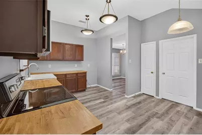 6318 Brookcrest Drive, Arlington, TX 76018 - Photo 13
