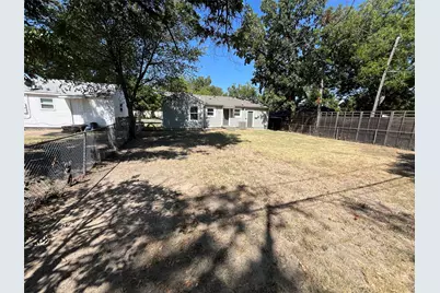 829 SW 5th Street, Grand Prairie, TX 75051 - Photo 11