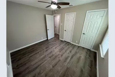 829 SW 5th Street, Grand Prairie, TX 75051 - Photo 9