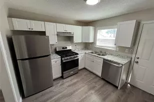 829 SW 5th St, Grand Prairie, TX 75051 - Photo 3