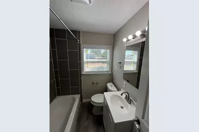 829 SW 5th Street, Grand Prairie, TX 75051 - Photo 7