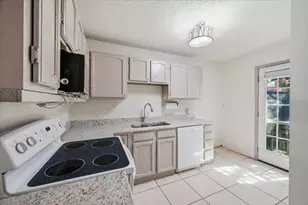 814 Rock Creek Dr, Euless, TX 76039 - Photo 3