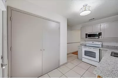 814 Rock Creek Drive, Euless, TX 76039 - Photo 13