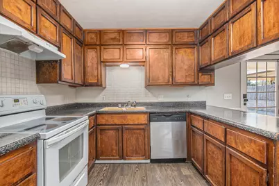 6915 W Cleburne Road, Fort Worth, TX 76133 - Photo 11
