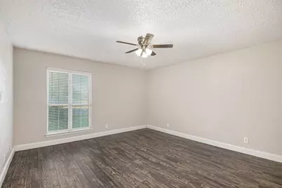6915 W Cleburne Road, Fort Worth, TX 76133 - Photo 13
