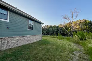 2401 Fox Ct, Granbury, TX 76048 - Photo 7