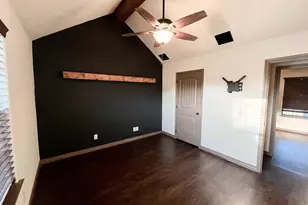 2401 Fox Ct, Granbury, TX 76048 - Photo 5