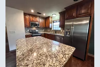2401 Fox Court, Granbury, TX 76048 - Photo 3