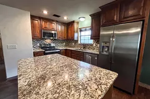 2401 Fox Ct, Granbury, TX 76048 - Photo 3