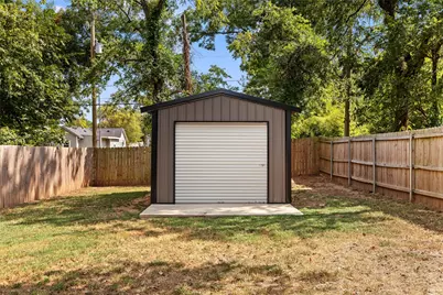 916 W Elm Street, Denison, TX 75020 - Photo 29