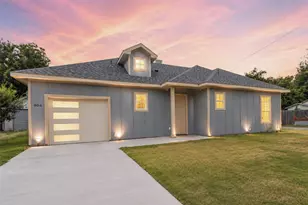804 S 4th St, Bonham, TX 75418 - Photo 1