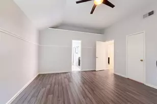 2831 Red Oak Dr, Grand Prairie, TX 75052 - Photo 9