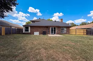 2831 Red Oak Dr, Grand Prairie, TX 75052 - Photo 5