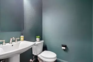 559 W Royal Ln, Irving, TX 75039 - Photo 19