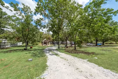 139 Rommel Court, Springtown, TX 76082 - Photo 5