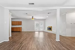 417 Lakeside Dr, Irving, TX 75062 - Photo 11