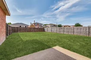 1030 April Showers Ln, Lancaster, TX 75134 - Photo 23