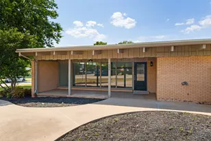 502 W Texas Ave, Iowa Park, TX 76367 - Photo 3