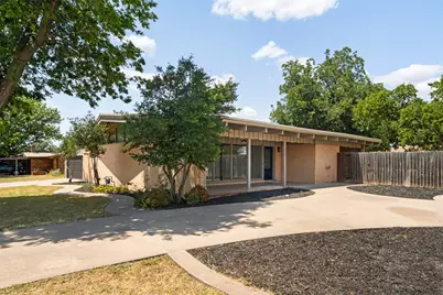 502 W Texas Avenue, Iowa Park, TX 76367 - Photo 1