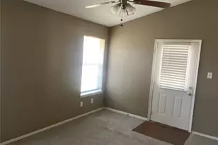 4370 Ashley Ln, Grand Prairie, TX 75052 - Photo 13