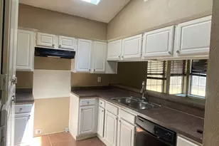 4370 Ashley Ln, Grand Prairie, TX 75052 - Photo 7