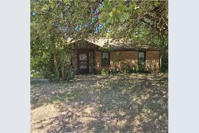 1313 E Robert Street, Fort Worth, TX 76104 - Photo 1