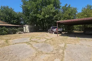 1313 E Robert St, Fort Worth, TX 76104 - Photo 3