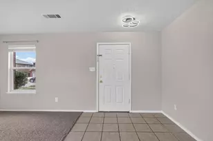 2427 Arroyo Springs Dr, Grand Prairie, TX 75052 - Photo 3