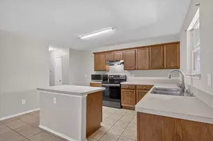 2427 Arroyo Springs Dr, Grand Prairie, TX 75052 - Photo 15