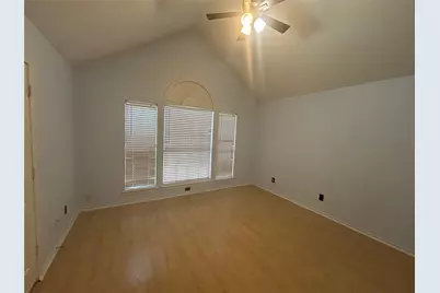 2114 Montclair Lane, Lewisville, TX 75067 - Photo 9
