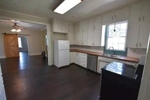 215 E 11th St, Bonham, TX 75418 - Photo 5