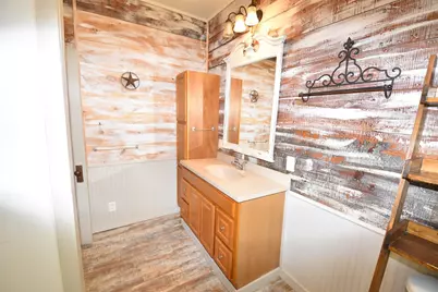 215 E 11th Street, Bonham, TX 75418 - Photo 33