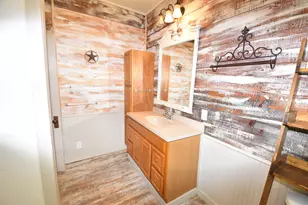 215 E 11th St, Bonham, TX 75418 - Photo 33