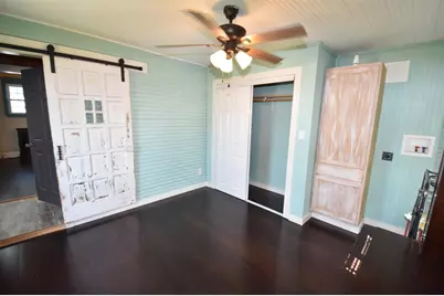 215 E 11th Street, Bonham, TX 75418 - Photo 29